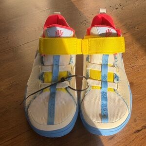 Nike Kyrie Flytrap VI GS Sail/University Blue DQ8094-100 Youth Size 2